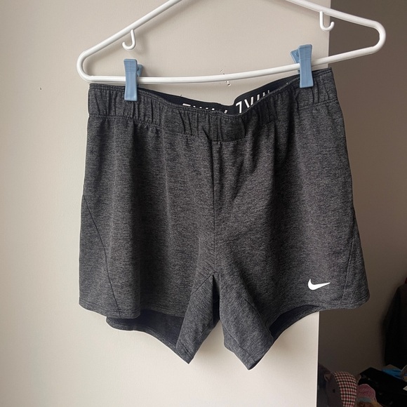Nike Women's Gray Shorts Small - Picture 1 of 5